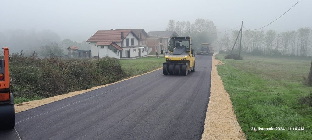 Asfaltiranje prometnice od “Mliništa” prema Jelahu